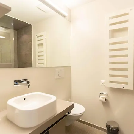 Bed & Breakfast Longhin - Self Check In Maloja