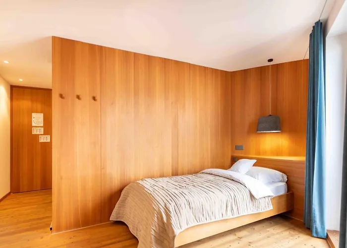 Nocleg ze śniadaniem Longhin - Self Check In